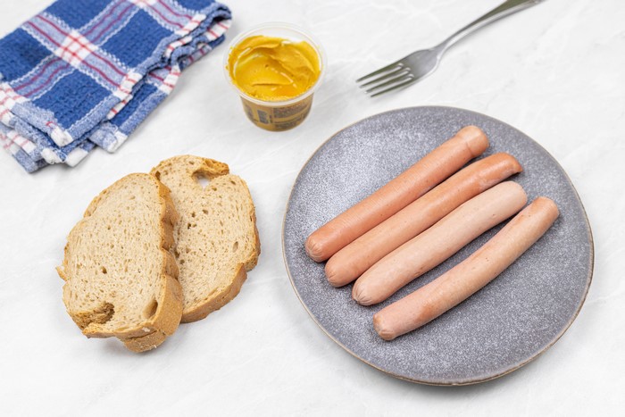 Vienna sausages with bread and mustard