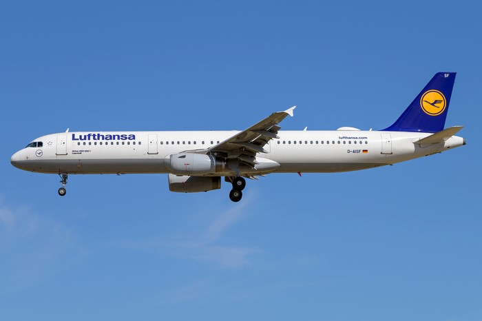 Lufthansa Airbus A321-200 Airplane