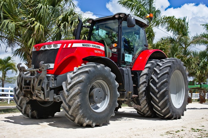Massey Ferguson MF 8670 Red Tractor