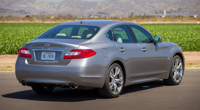 4K 2013 Infiniti Q70 3.7 Sedan