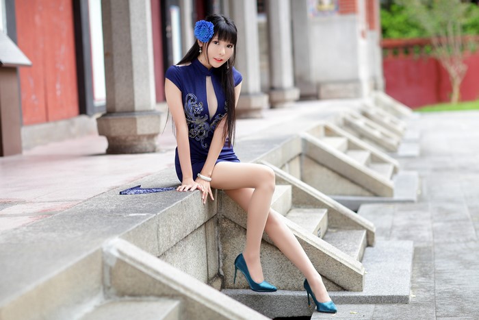 4K Asian Brunette Girl Sitting on Steps