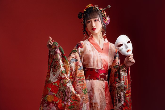 4K Asian Woman in Traditional Kimono with Mask