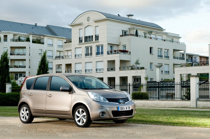 Nissan Note Worldwide (E11) in metallic grey