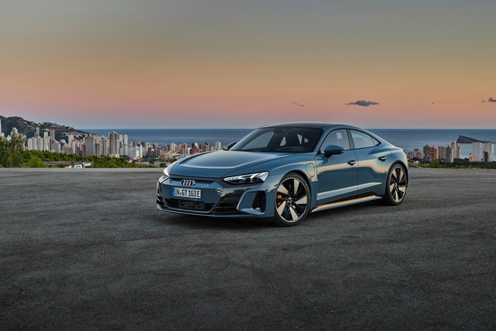 Audi e-tron GT quattro in metallic grey