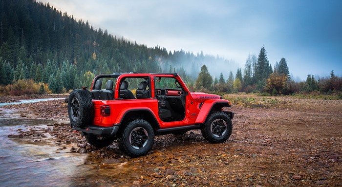 Red Jeep Wrangler Rubicon 4K by River