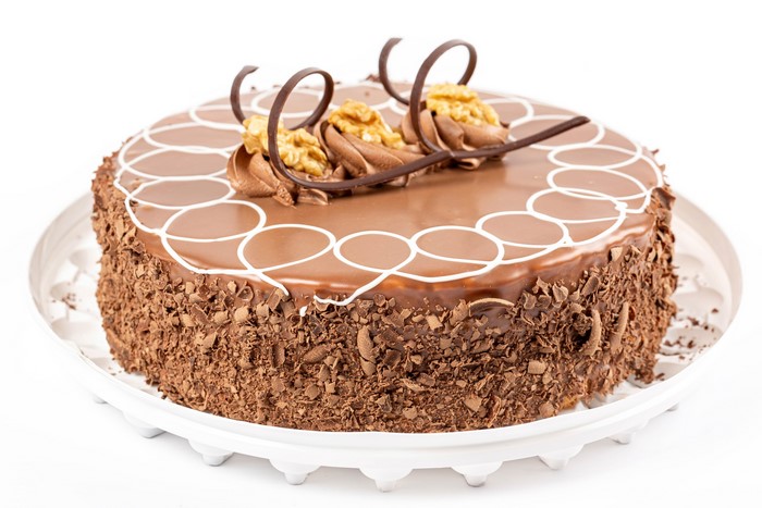 Chocolate cake with walnuts and white icing design