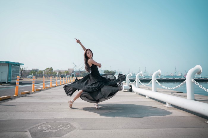 4K Asian Ballet Dance by Waterfront