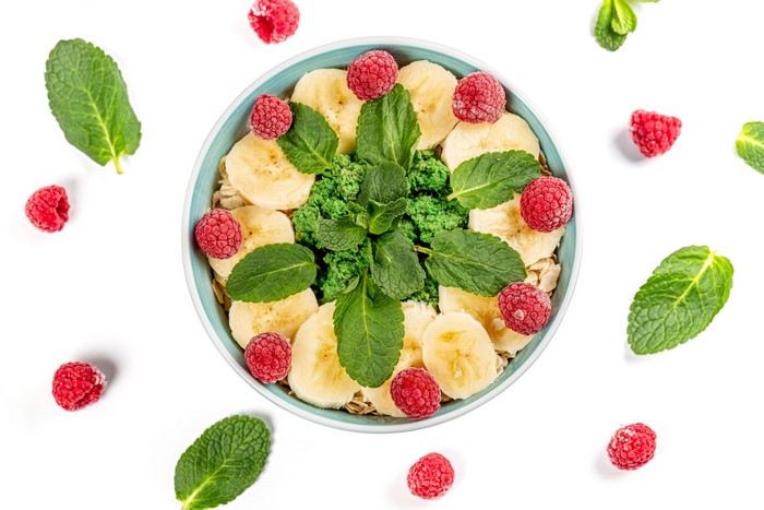 4K Raspberry and Banana Oatmeal Bowl with Mint
