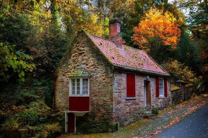 4K Stone Cottage in Durham City Autumn