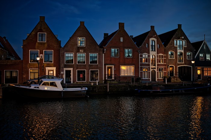 4K Monnickendam Netherlands Houses Riverboat Canal Night