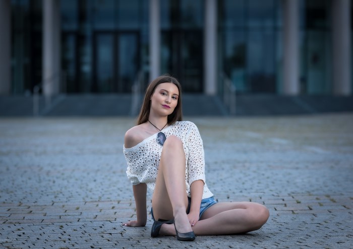 Kamila Kowalska sitting on cobblestones