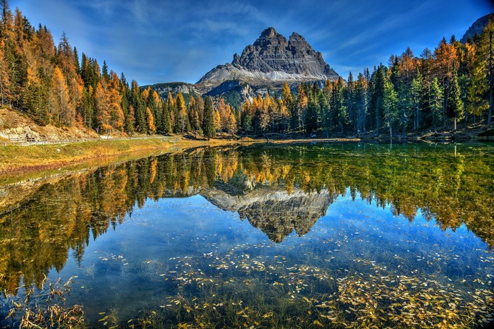 4K Autumn Lake Antorno Reflection Dolomites Italy