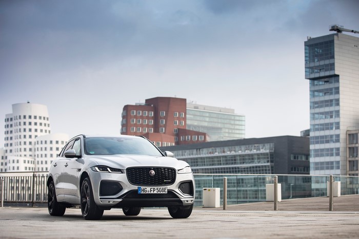 Jaguar F-Pace P400e R-Dynamic AWD in metallic silver
