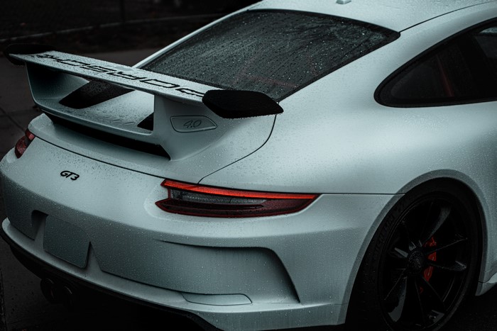 White Porsche GT3 4.0 Sports Car