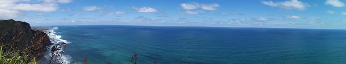 4K panorama of Pacific Ocean and New Zealand cliff