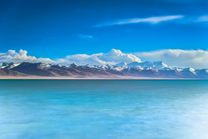 4K Mountains and Ocean View Nature