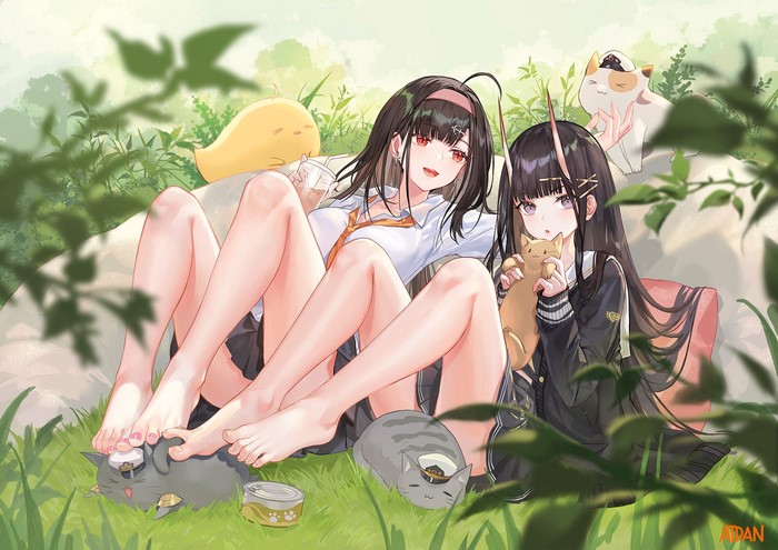 Azur Lane girls Noshiro and Independence with cats