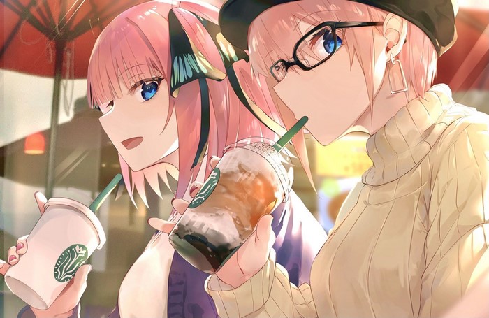 Nakano Nino and Ichika Enjoy Starbucks Outdoors