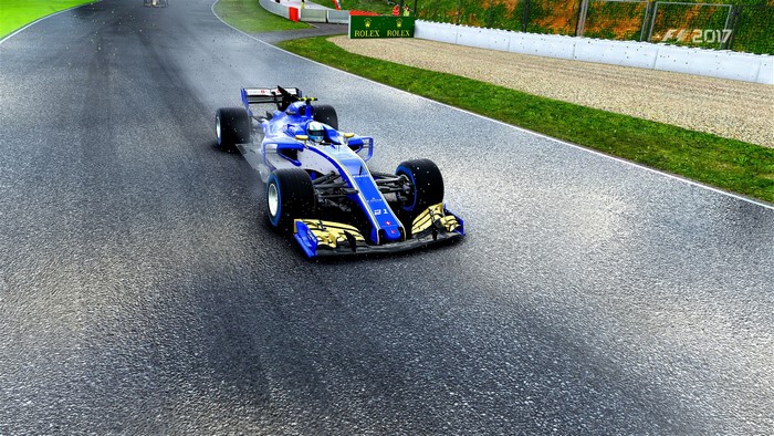 Sauber F1 car on a wet track