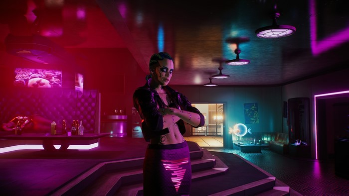 Woman in a futuristic club in Cyberpunk 2077