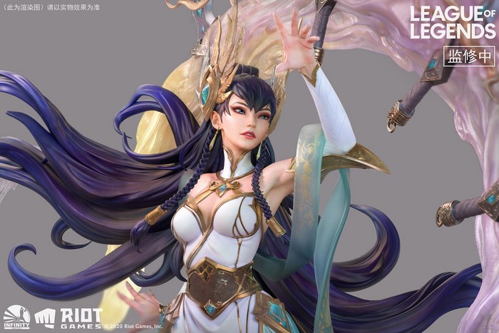 Irelia from League of Legends Statue