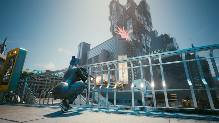 Girl with gun in Cyberpunk 2077
