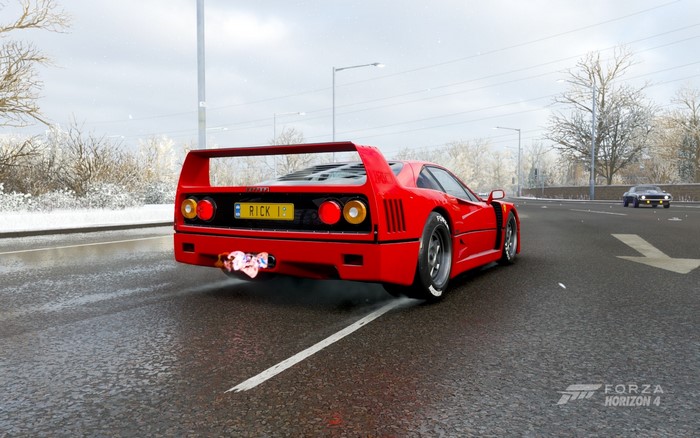 Red Ferrari F40 in Forza Horizon 4 during winter