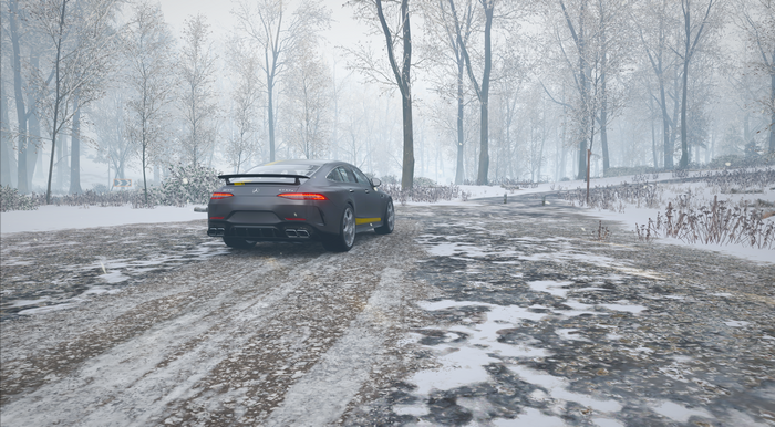 4K Mercedes AMG GT4 in snowy Forza Horizon 4 forest