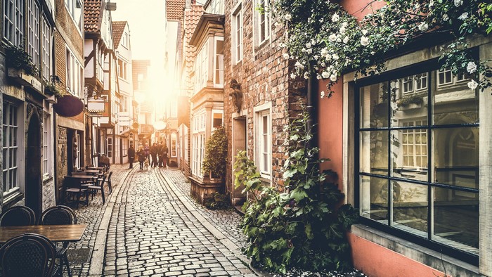 4K Bremen Schnoor street with people and cafes