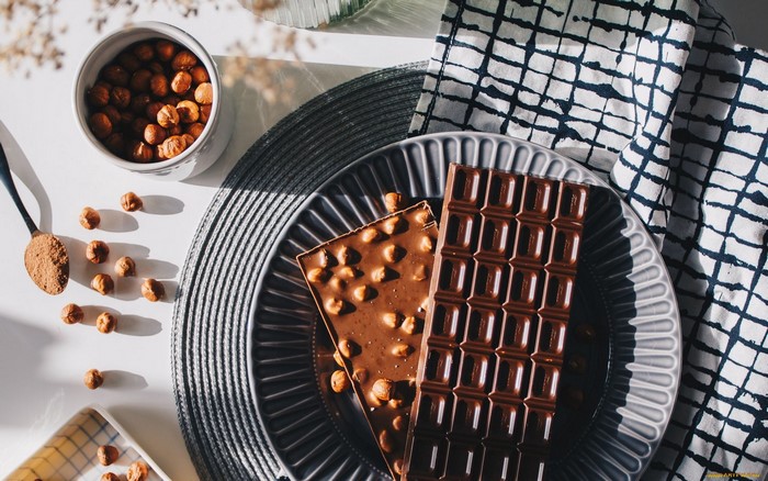 Chocolate bars and hazelnuts on a plate