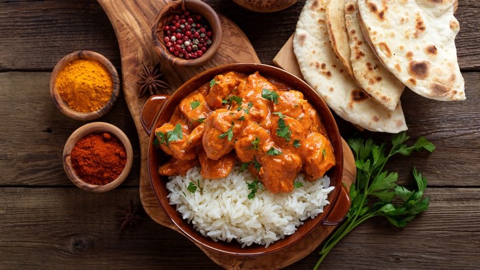 Chicken tikka masala with rice and naan bread
