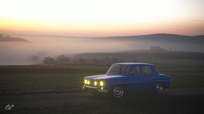 Blue Renault R8 Gordini classic car in Gran Turismo Sport