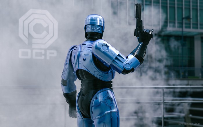 RoboCop from OCP holding a gun