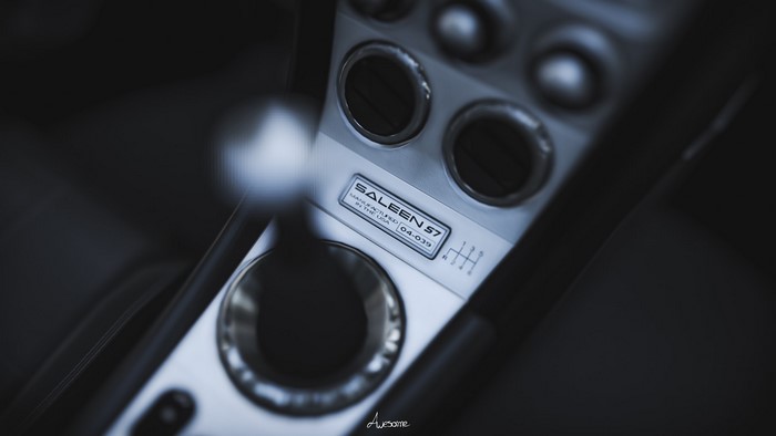 Saleen S7 interior with gear shift