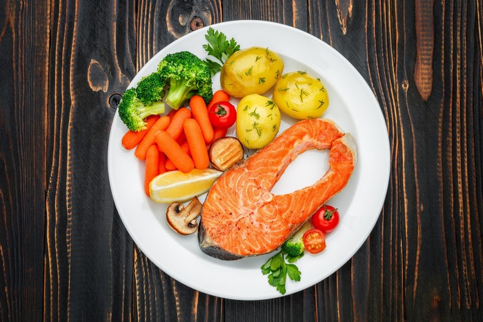 Salmon steak with potatoes and vegetables