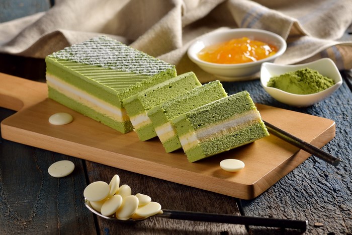 Matcha layered cake with jam and matcha powder