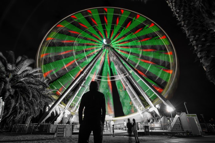 Ferris wheel with selective coloring and people