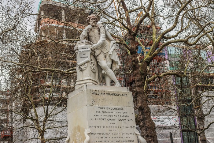 4K statue of William Shakespeare in London, UK