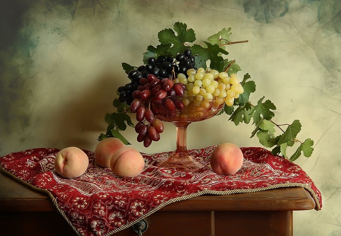 Still life with grapes and peaches