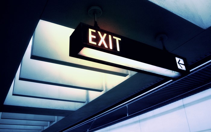 Illuminated exit sign with arrow