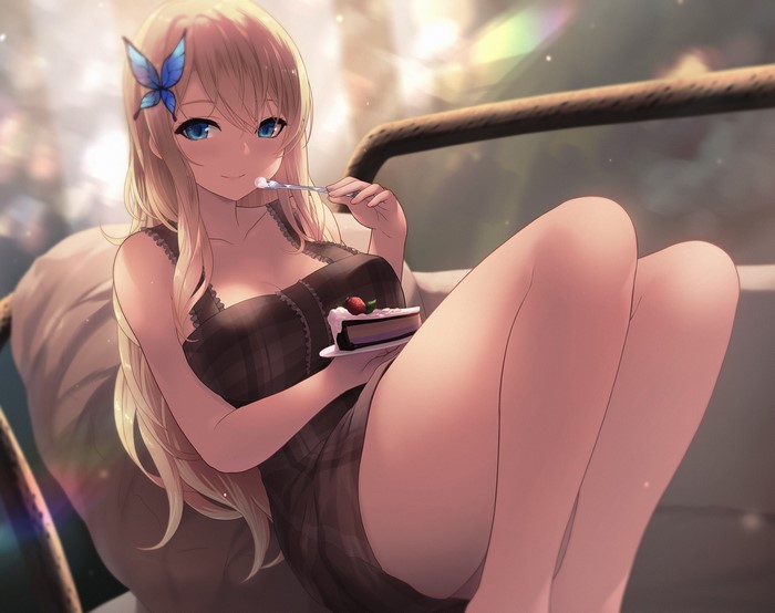 Kashiwazaki Sena from Boku wa Tomodachi ga Sukunai eating cake