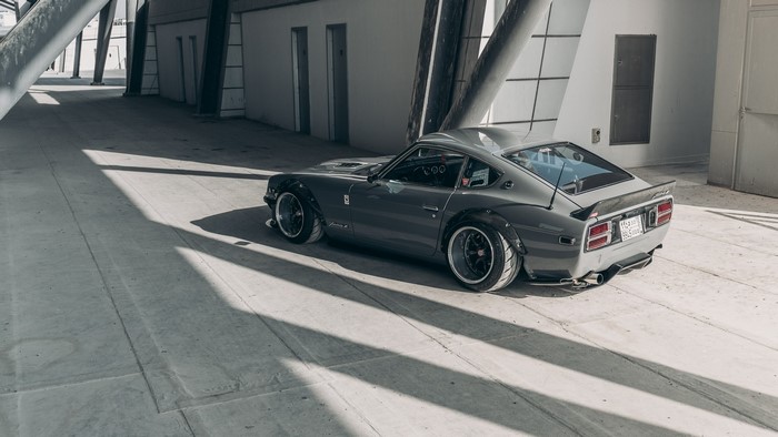 Modified Datsun Nissan Fairlady Z S30 with bolt-on fender flares