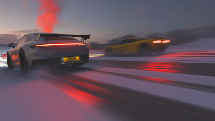 Porsche 911 and McLaren F1 in Forza Horizon 4