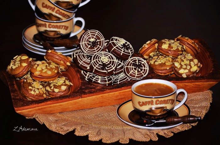 Coffee and cookies with Caffe Coretto cups