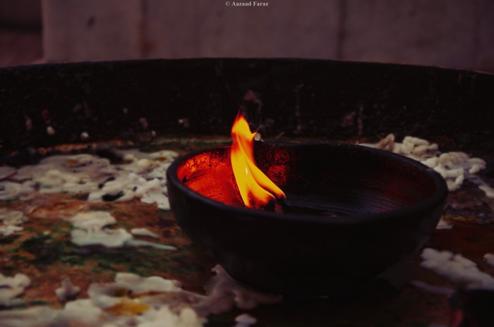 4K shrine lamp with flame