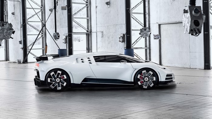 4K Bugatti Centodieci white supercar