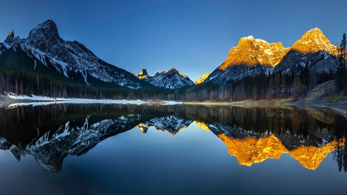 4K Mountains Reflecting in Lake at Sunrise
