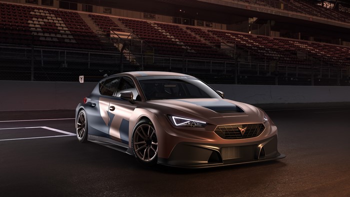 4K Cupra Leon race car on track