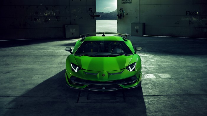 4K Lamborghini Aventador SVJ in hangar