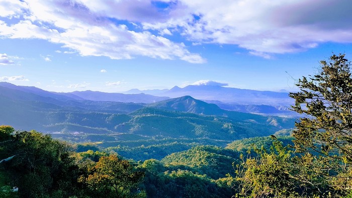 Mountain landscape with clouds and trees in El Salvador